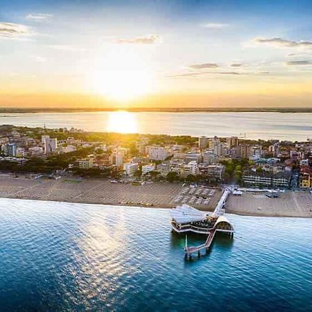 La Magia Del Mare Apartment Линяно Сабиадоро Екстериор снимка