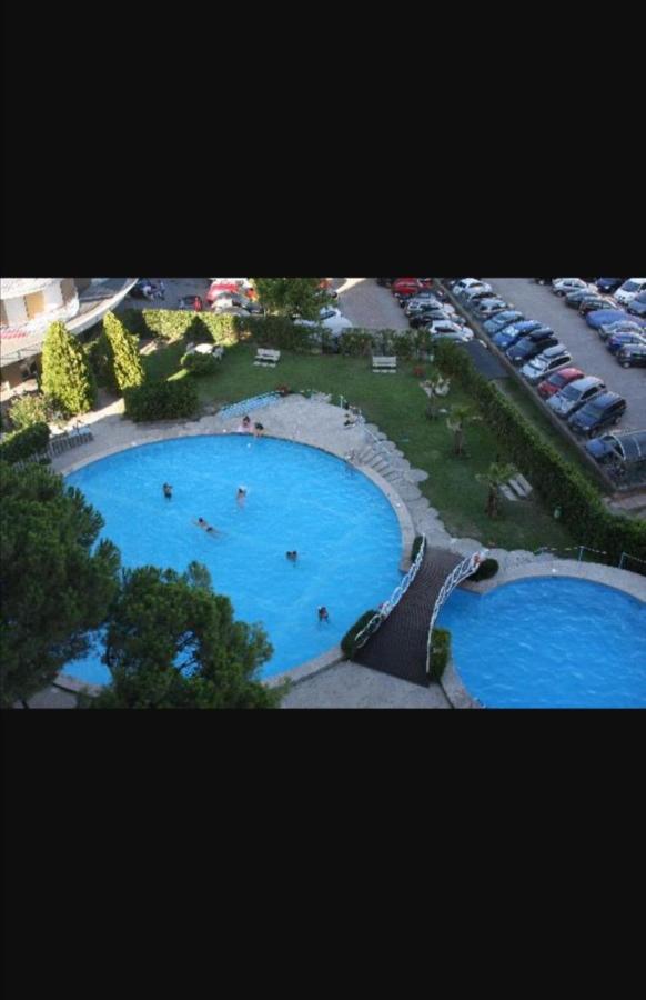 La Magia Del Mare Apartment Линяно Сабиадоро Екстериор снимка