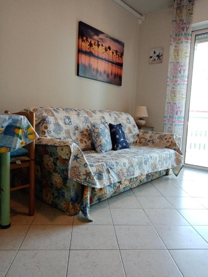 La Magia Del Mare Apartment Линяно Сабиадоро Екстериор снимка